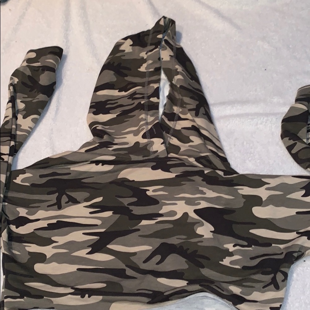 Camo cropped hoodie